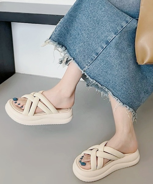 GORGE(ゴージ)の「厚底サンダル クロスライン美脚サンダル(サンダル・レディース・アイボリー/ブラック・M/L)」の16枚目の写真