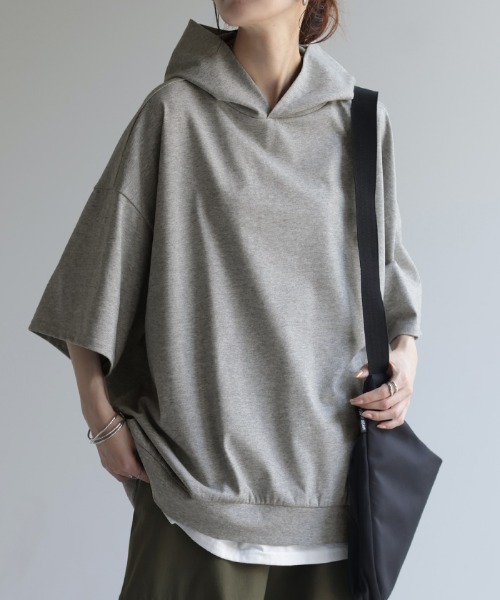 HUG.U(ハグユー)の「フード付きTシャツ(パーカー・レディース・コーラル/モスグリーン/ライトグレー/ブラック/ダークグレー/ロイヤルブルー/アイボリー・FREE)」の17枚目の写真