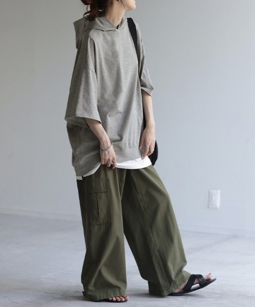 HUG.U(ハグユー)の「フード付きTシャツ(パーカー・レディース・コーラル/モスグリーン/ライトグレー/ブラック/ダークグレー/ロイヤルブルー/アイボリー・FREE)」の18枚目の写真