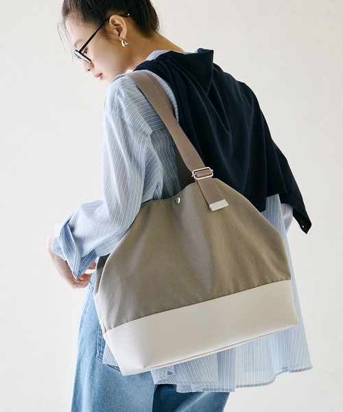Breath TOPKAPI(ブレストプカピ)の「【Breath TOPKAPI】RIPPLE リプル リンクル ナイロン 変形 トートバッグ/ A4対応(トートバッグ・レディース・グレイッシュベージュ/ブラック・FREE)」の1枚目の写真
