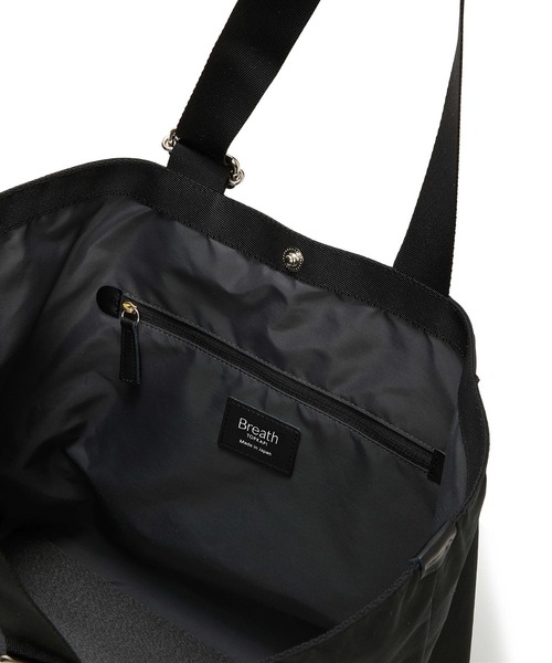 Breath TOPKAPI(ブレストプカピ)の「【Breath TOPKAPI】RIPPLE リプル リンクル ナイロン 変形 トートバッグ/ A4対応(トートバッグ・レディース・グレイッシュベージュ/ブラック・FREE)」の6枚目の写真