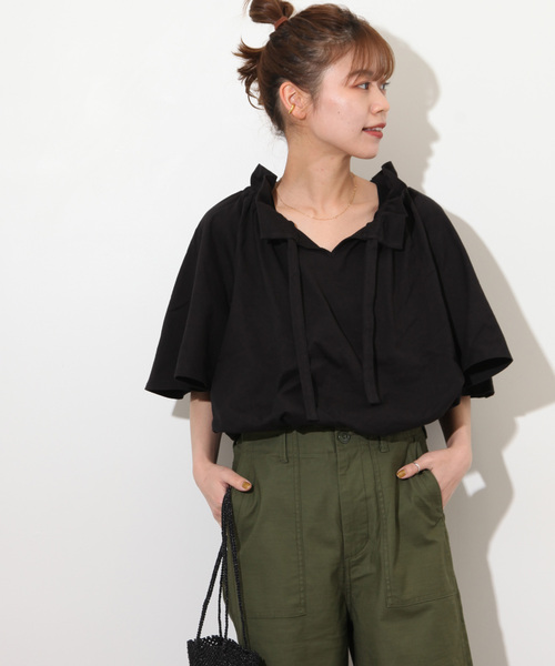 JOURNAL STANDARD relume(ジャーナルスタンダード レリューム)の「《WEB限定追加》フリルリボンTシャツ(Tシャツ/カットソー・レディース・ブラック/ホワイト・FREE)」の1枚目の写真
