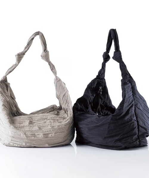 BarcosBlue(バルコスブルー)の「【BarcosBlue/バルコスブルー】ギャザーショルダーバッグ(ショルダーバッグ・レディース・ブラック/グレー・ONE SIZE)」の3枚目の写真