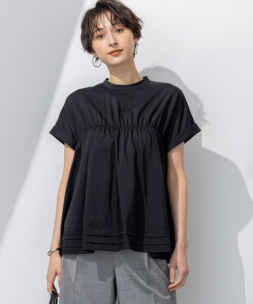 23区(ニジュウサンク)の「【撥水加工/洗える】シアーナイロンツイル ギャザー ブラウス(シャツ/ブラウス・レディース・ホワイト系/ふじ色系/ダークブラウン系/ブラック系・38)」の2枚目の写真