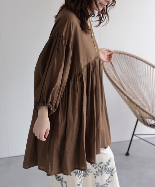 ap retro(アプレトロ)の「【India Fabric】ギャザーフレアブラウス / コットン100%(シャツ/ブラウス・レディース・オフホワイト/ブラウン/ブラック・FREE)」の3枚目の写真