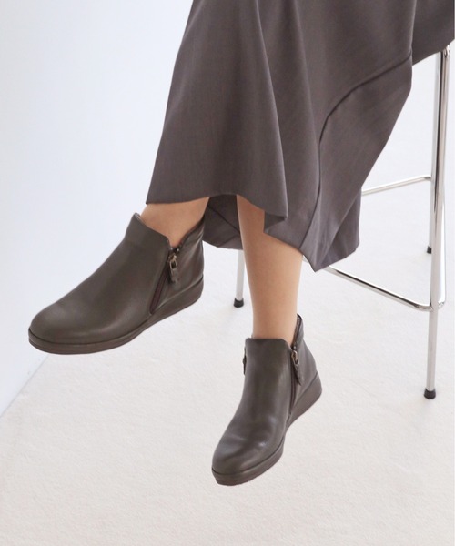 MODE KAORI(モードカオリ)の「【本革】プラットサイドファスナーブーツ/6732(ブーツ・レディース・ダークグレー/グレイッシュベージュ/ブラック・24cm/23.5cm/23cm/22.5cm/25cm/24.5cm)」の19枚目の写真