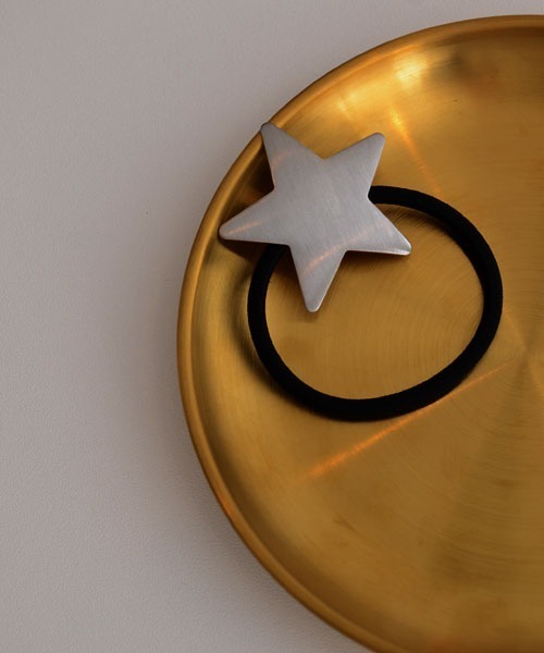 TONE SELECT GOODS（トーンセレクトグッズ）の「【resonance】メタルスター/星 シンプル ヘアゴム（ヘアゴム・レディース・ゴールド/シルバー・FREE）」の3枚目の写真