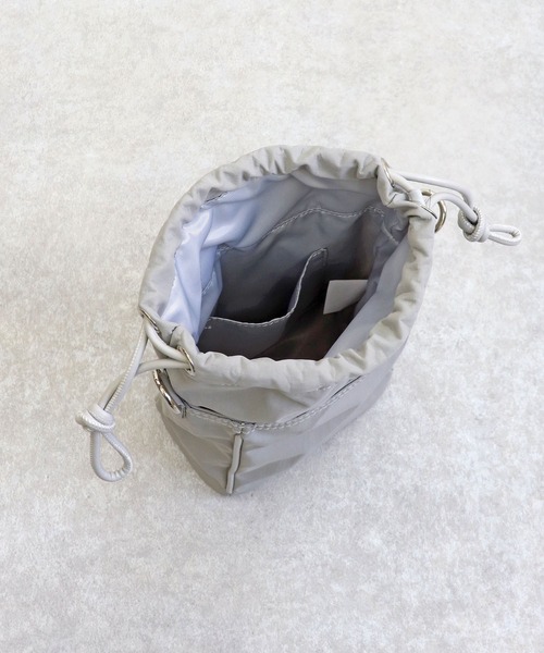 COLDE (コルデ)の「ギャザーポケットミニショルダーバッグ(ショルダーバッグ・レディース・アイボリー/ブラック/グレー・FREE)」の11枚目の写真