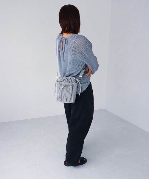 COLDE (コルデ)の「ギャザーポケットミニショルダーバッグ(ショルダーバッグ・レディース・アイボリー/ブラック/グレー・FREE)」の17枚目の写真