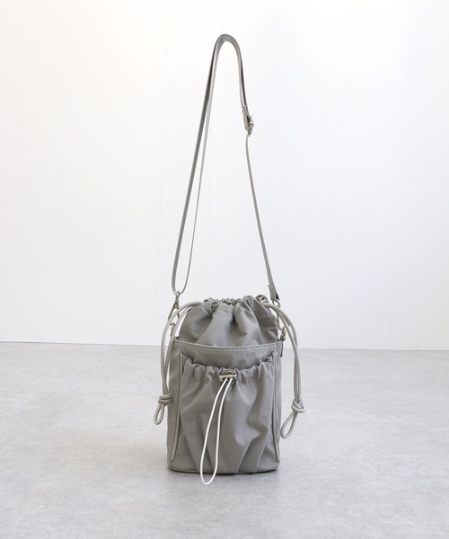 COLDE (コルデ)の「ギャザーポケットミニショルダーバッグ(ショルダーバッグ・レディース・アイボリー/ブラック/グレー・FREE)」の4枚目の写真