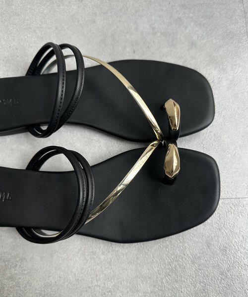 Thevon（ゼボン）の「GLDトングサンダル（サンダル・レディース・ブラック/シルバー/ゴールド・M/L）」の8枚目の写真
