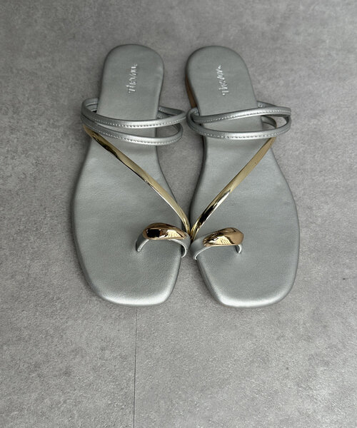 Thevon（ゼボン）の「GLDトングサンダル（サンダル・レディース・ブラック/シルバー/ゴールド・M/L）」の15枚目の写真