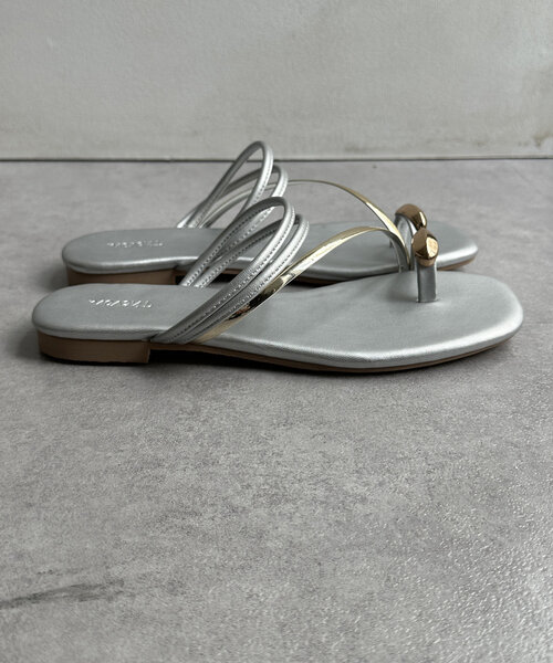 Thevon（ゼボン）の「GLDトングサンダル（サンダル・レディース・ブラック/シルバー/ゴールド・M/L）」の17枚目の写真