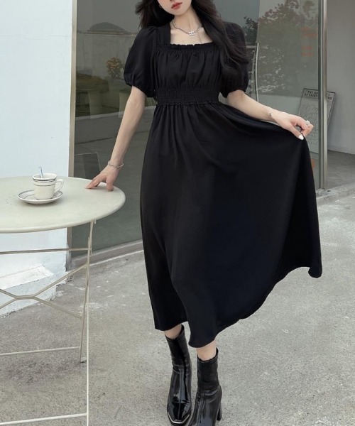 Ritzy（リッツィー）の「シャーリングデザイン パフスリーブ ミモレ丈 半袖ワンピース（ワンピース・レディース・ブラック/ブルー・L/M）」の3枚目の写真