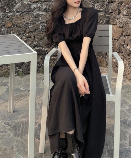 Ritzy（リッツィー）の「シャーリングデザイン パフスリーブ ミモレ丈 半袖ワンピース（ワンピース・レディース・ブラック/ブルー・L/M）」の5枚目の写真