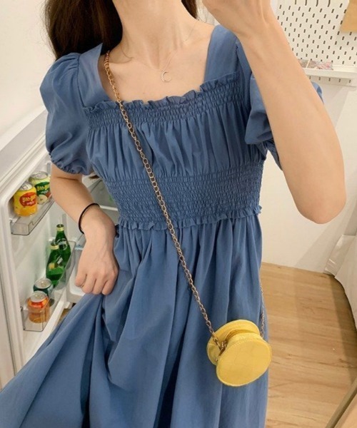 Ritzy（リッツィー）の「シャーリングデザイン パフスリーブ ミモレ丈 半袖ワンピース（ワンピース・レディース・ブラック/ブルー・L/M）」の7枚目の写真