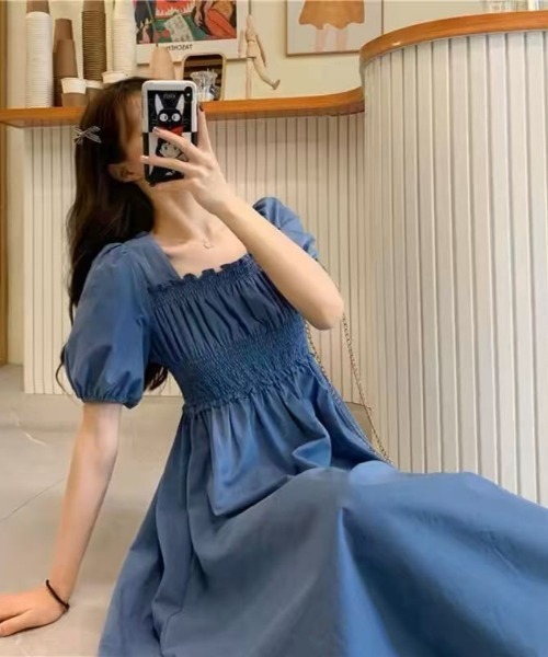 Ritzy（リッツィー）の「シャーリングデザイン パフスリーブ ミモレ丈 半袖ワンピース（ワンピース・レディース・ブラック/ブルー・L/M）」の13枚目の写真