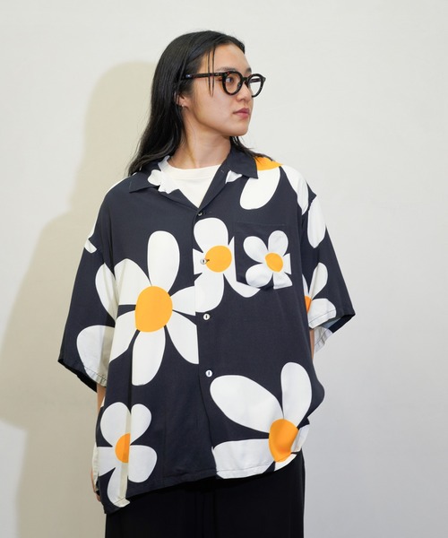 SUNNY  SPORTS（サニースポーツ）の「SUNNY SPORTS / サニースポーツ PRINTED BOX SHIRT 花 デイジー チェッカーフラッグ プリントレーヨン 半袖シャツ サマーシャツ（シャツ/ブラウス・メンズ・チェック/ブラック・MEDIUM/LARGE）」の3枚目の写真
