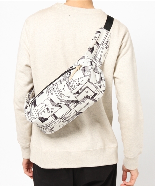 FABRICK（ファブリック）の「FABRICK【STEFAN MARX】 UTILITY WAIST BAG（ボディバッグ/ウエストポーチ・メンズ・ホワイト/グリーン・FREE）」の3枚目の写真