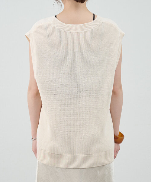 SHENERY（シーナリー）の「深Vネックニットベスト（ベスト・レディース・アイボリー/グレイッシュベージュ/ブラック・FREE）」の14枚目の写真