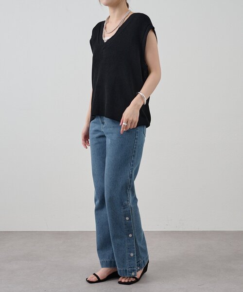 SHENERY（シーナリー）の「深Vネックニットベスト（ベスト・レディース・アイボリー/グレイッシュベージュ/ブラック・FREE）」の21枚目の写真