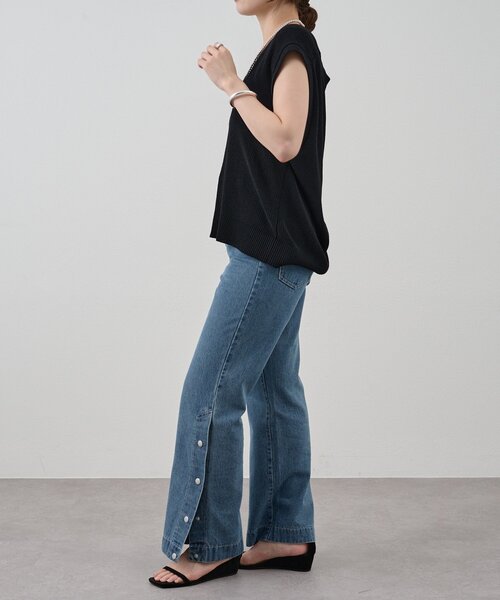 SHENERY（シーナリー）の「深Vネックニットベスト（ベスト・レディース・アイボリー/グレイッシュベージュ/ブラック・FREE）」の22枚目の写真