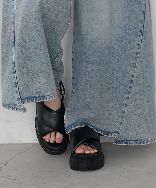 forksy.(フォルクシー)の「【forksy.】ベルトデザイン パフィー スポーツサンダル(サンダル・レディース・ブラック/オフホワイト・M/L)」の13枚目の写真