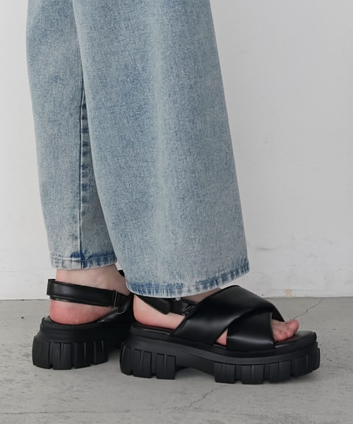 forksy.(フォルクシー)の「【forksy.】ベルトデザイン パフィー スポーツサンダル(サンダル・レディース・ブラック/オフホワイト・M/L)」の14枚目の写真