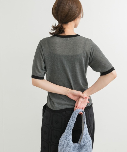 URBAN RESEARCH DOORS（アーバンリサーチドアーズ）の「リンガー半袖ニットTシャツ（ニット/セーター・レディース・グレー/ベージュ・MEDIUM）」の14枚目の写真