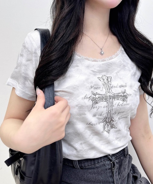 INGNI（イング）の「ムラ染めレースサイドギャザークロスロゴトップス（Tシャツ/カットソー・レディース・ブラック/オフホワイト/ベージュ・M）」の5枚目の写真