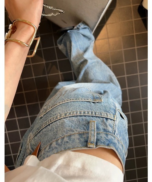 LADY LIKE(レディライク)の「バックラインストーンロゴワイドデニムパンツ(デニムパンツ・レディース・サックスブルー・M/S)」の5枚目の写真