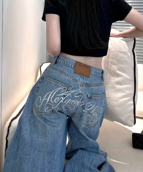 LADY LIKE(レディライク)の「バックラインストーンロゴワイドデニムパンツ(デニムパンツ・レディース・サックスブルー・M/S)」の5枚目の写真