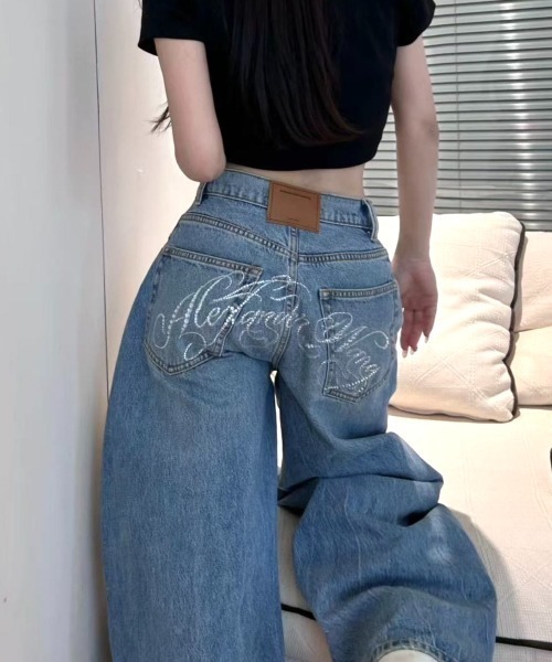 LADY LIKE(レディライク)の「バックラインストーンロゴワイドデニムパンツ(デニムパンツ・レディース・サックスブルー・M/S)」の6枚目の写真