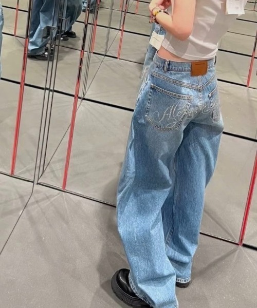 LADY LIKE(レディライク)の「バックラインストーンロゴワイドデニムパンツ(デニムパンツ・レディース・サックスブルー・M/S)」の8枚目の写真