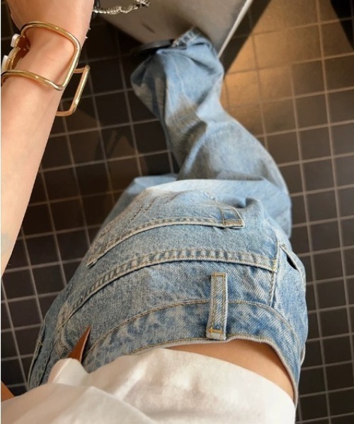 LADY LIKE(レディライク)の「バックラインストーンロゴワイドデニムパンツ(デニムパンツ・レディース・サックスブルー・M/S)」の12枚目の写真