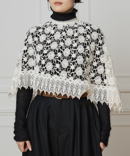 IENA LA BOUCLE(イエナラブークル)の「IENA LA BOUCLE レースポンチョ(シャツ/ブラウス・レディース・ホワイト・FREE)」の1枚目の写真