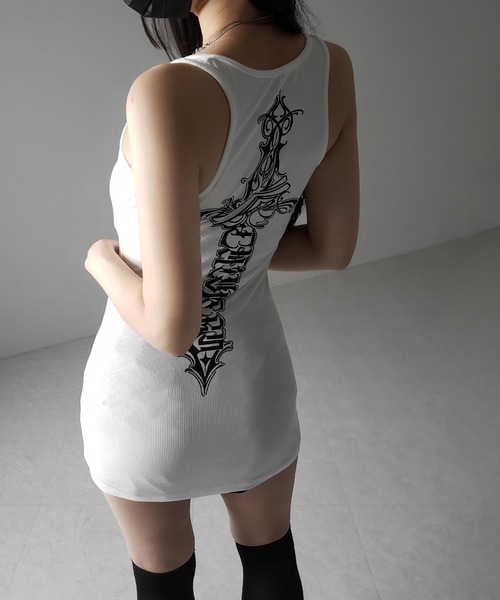 me+em select（ミームセレクト）の「【 新色ピンク追加！３color 】グランジロゴバッククロスタンクトップミニワンピ ／ grunge logo back cross tanktop mini onepiece（ワンピース・レディース・ホワイト/ブラック・FREE）」の9枚目の写真