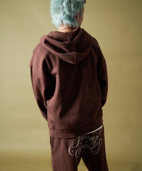 SEQUENZ（シークエンズ）の「セットアップ対応 / グリッター裏起毛ジップパーカー / SQNZ LOGO GLITTER ZIP P/K（パーカー・メンズ・ピンク/ダークネイビー/ブラック/モカ/グレー/ライトピンク/スカイブルー・MEDIUM/SMALL/LARGE）」の20枚目の写真