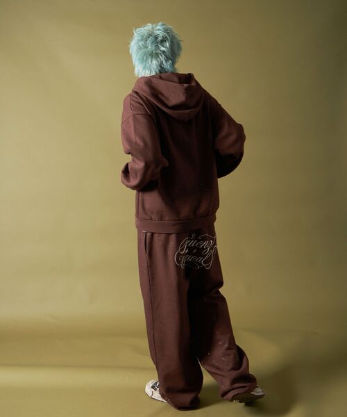 SEQUENZ（シークエンズ）の「セットアップ対応 / グリッター裏起毛ジップパーカー / SQNZ LOGO GLITTER ZIP P/K（パーカー・メンズ・ピンク/ダークネイビー/ブラック/モカ/グレー/ライトピンク/スカイブルー・MEDIUM/SMALL/LARGE）」の22枚目の写真
