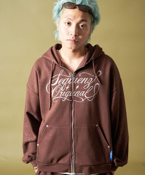 SEQUENZ（シークエンズ）の「＊新色追加【SEQUENZ（シークエンズ）】SQNZ LOGO GLITTER ZIP P/K / グリッター ジップパーカー ラメプリント ダブルジップ 裏起毛 【セットアップ着用可】（パーカー・メンズ・ピンク/ダークネイビー/ブラック/モカ/グレー/ライトピンク/スカイブルー・MEDIUM/SMALL/LARGE）」の8枚目の写真
