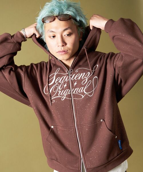 SEQUENZ（シークエンズ）の「＊新色追加【SEQUENZ（シークエンズ）】SQNZ LOGO GLITTER ZIP P/K / グリッター ジップパーカー ラメプリント ダブルジップ 裏起毛 【セットアップ着用可】（パーカー・メンズ・ピンク/ダークネイビー/ブラック/モカ/グレー/ライトピンク/スカイブルー・MEDIUM/SMALL/LARGE）」の9枚目の写真