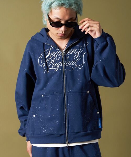 SEQUENZ（シークエンズ）の「＊新色追加【SEQUENZ（シークエンズ）】SQNZ LOGO GLITTER ZIP P/K / グリッター ジップパーカー ラメプリント ダブルジップ 裏起毛 【セットアップ着用可】（パーカー・メンズ・ピンク/ダークネイビー/ブラック/モカ/グレー/ライトピンク/スカイブルー・MEDIUM/SMALL/LARGE）」の12枚目の写真