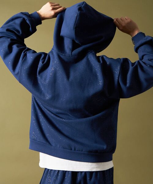 SEQUENZ（シークエンズ）の「＊新色追加【SEQUENZ（シークエンズ）】SQNZ LOGO GLITTER ZIP P/K / グリッター ジップパーカー ラメプリント ダブルジップ 裏起毛 【セットアップ着用可】（パーカー・メンズ・ピンク/ダークネイビー/ブラック/モカ/グレー/ライトピンク/スカイブルー・MEDIUM/SMALL/LARGE）」の13枚目の写真