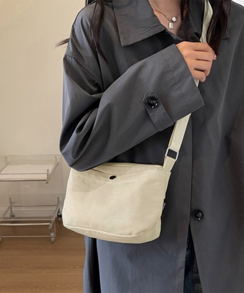 Miniministore(ミニミニストア)の「ショルダーバッグ キャンバス レディース(ショルダーバッグ・レディース・ダークベージュ/アイボリー/ブラック・FREE)」の6枚目の写真