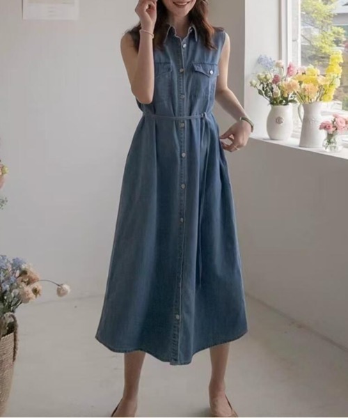 semplice（センプリチェ）の「デニムシャツカラーノースリーブ フロントボタンベルト付きミディワンピース（ワンピース・レディース・ライトブルー・L/M）」の2枚目の写真