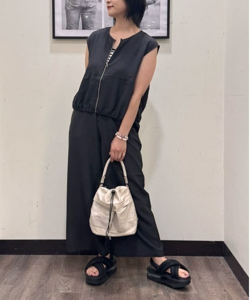 Right-on（ライトオン）の「【HONEYSUCKLE ROSE】ＺＩＰバルーンベスト（セットアップ対応）（その他トップス・レディース・ブルー/ブラウン/ダークグレー・L/M）」の11枚目の写真