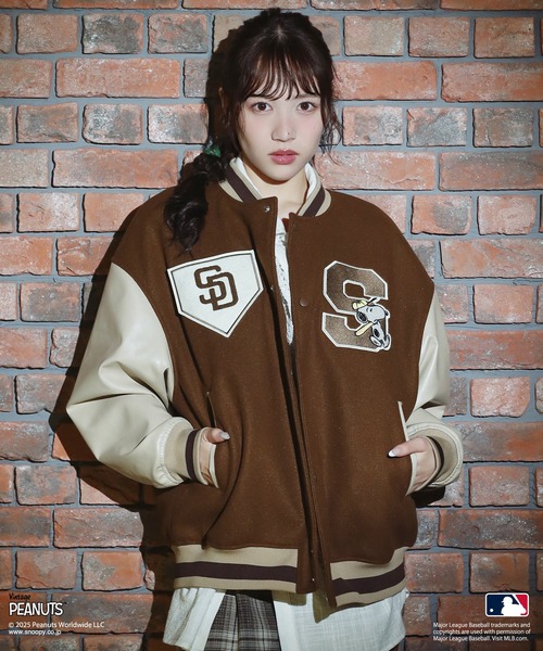 DOUBLE NAME（ダブルネーム）の「MLB×PEANUTSコラボスタジアムジャンパー（スタジャン・レディース・ブラウン/レッド/ブルー・FREE）」の5枚目の写真