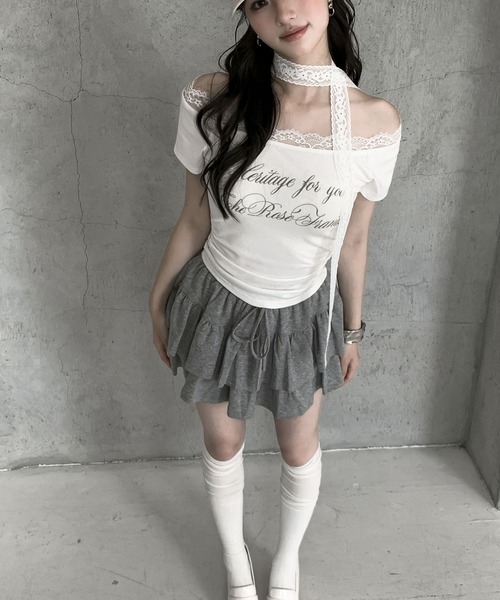 VEILA（ヴェイラ）の「レースストラップ付きオフショル風ロゴTシャツ（Tシャツ/カットソー・レディース・ブラック/ホワイト・フリー）」の8枚目の写真