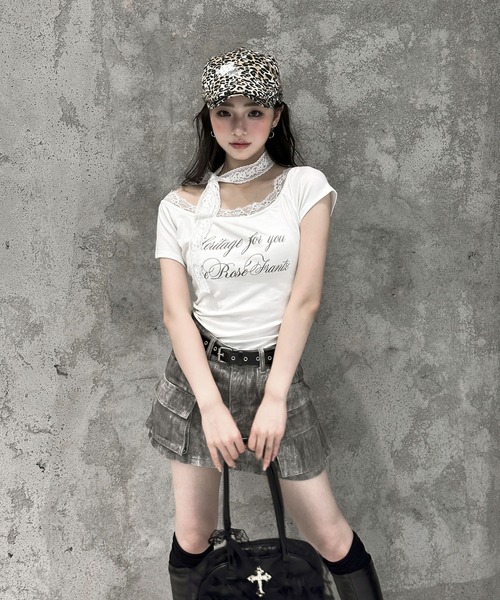 VEILA（ヴェイラ）の「レースストラップ付きオフショル風ロゴTシャツ（Tシャツ/カットソー・レディース・ブラック/ホワイト・フリー）」の13枚目の写真