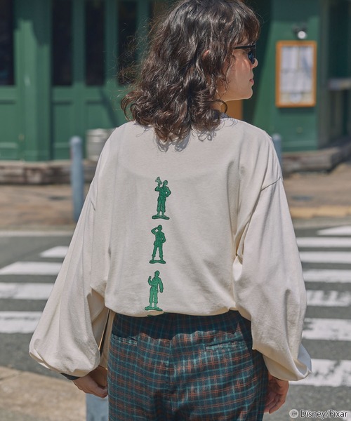 PIXAR（ピクサー）の「【PIXAR TOYSTORY】別注 ピクサー トイストーリー ヴィンテージライク アソートデザイン リンガー長袖Tシャツ（Tシャツ/カットソー・レディース・チャコールグレー/ネイビー系/ネイビー/スミクロ・FREE）」の3枚目の写真
